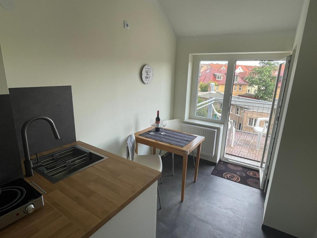 Schoene Neue 4 Zimmer Wohnung Mit Sued-Balkon Bis 8 Personen Naumburg  Eksteriør billede