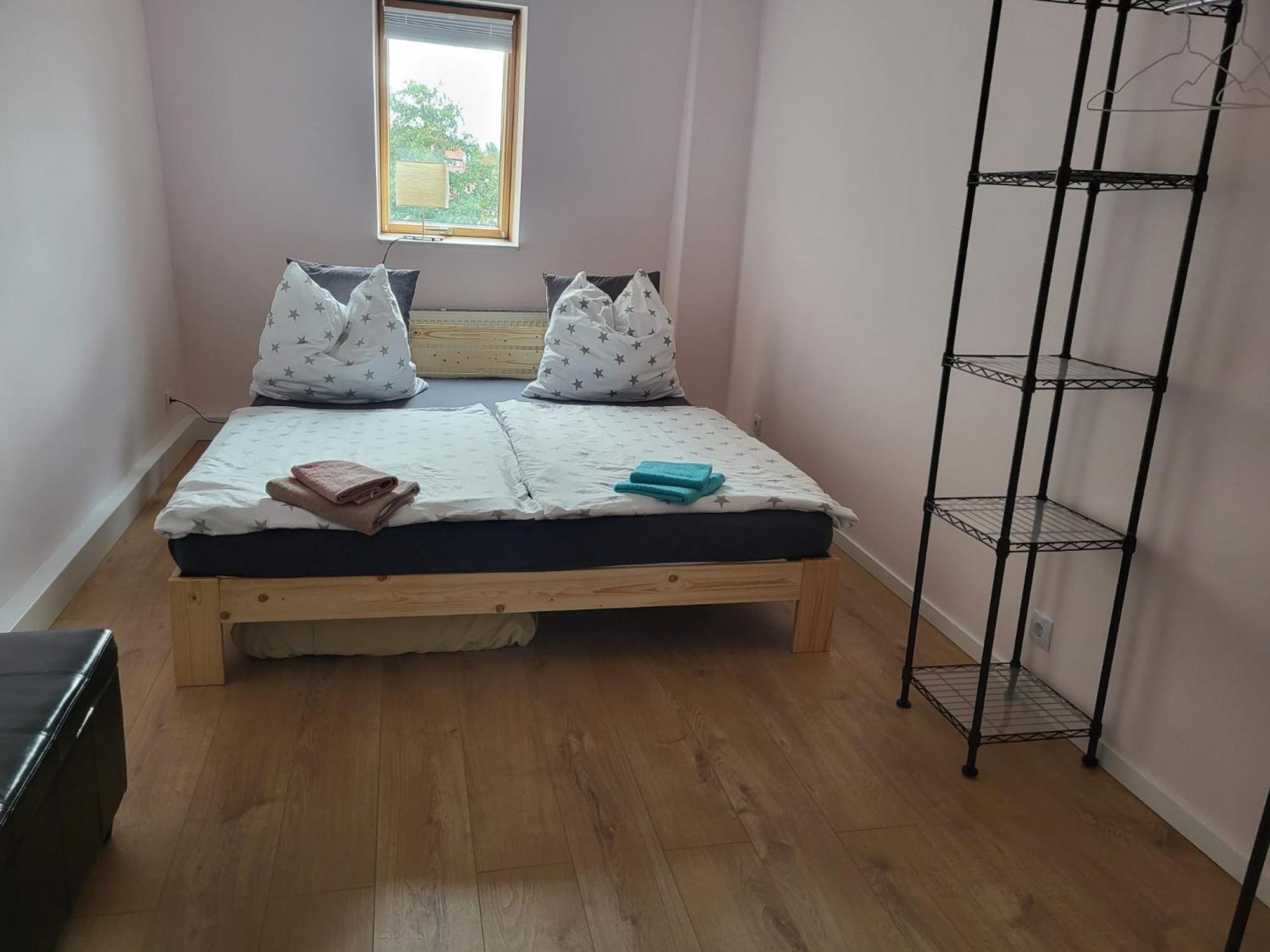 Schoene Neue 4 Zimmer Wohnung Mit Sued-Balkon Bis 8 Personen Naumburg  Eksteriør billede