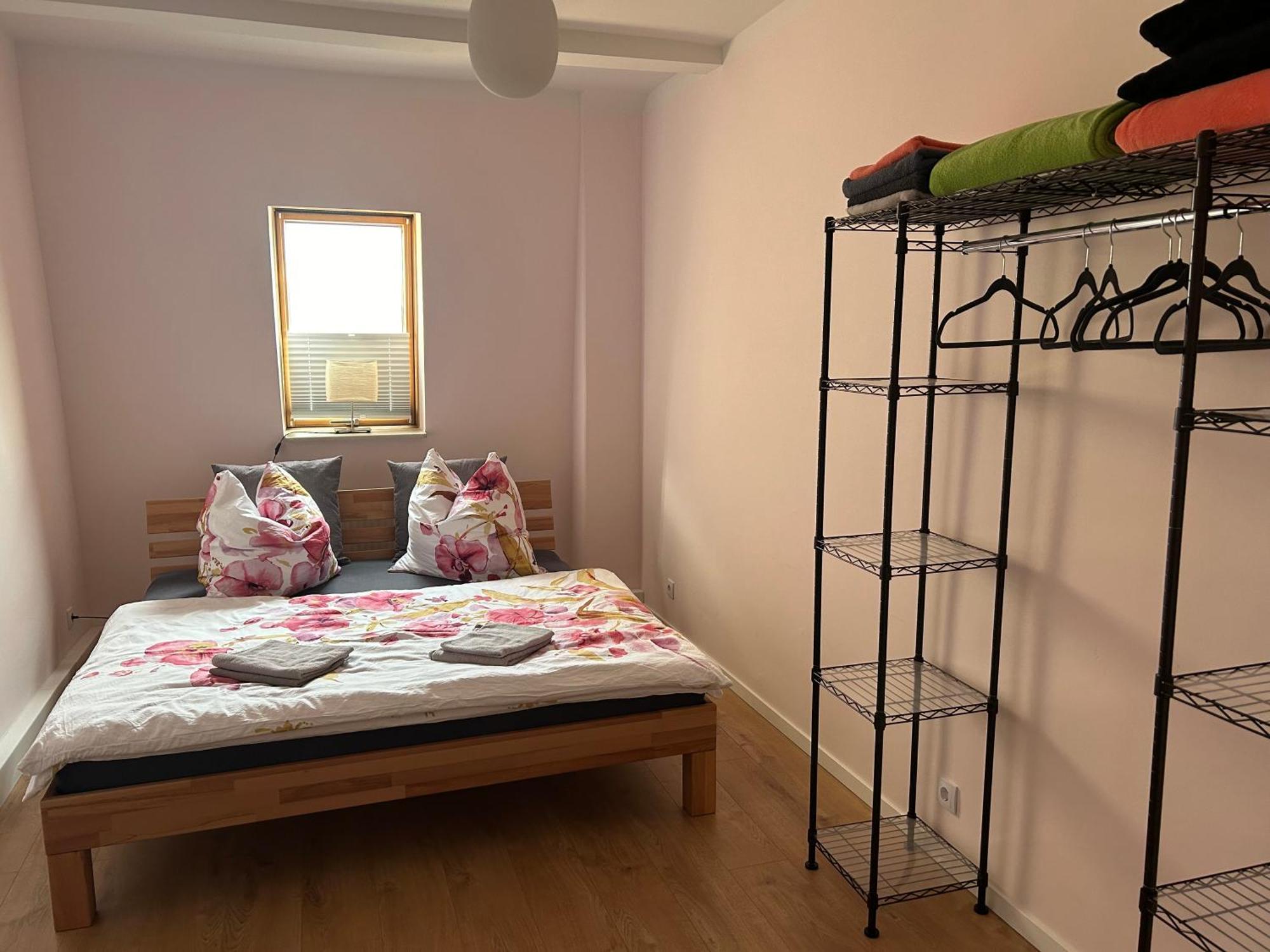 Schoene Neue 4 Zimmer Wohnung Mit Sued-Balkon Bis 8 Personen Naumburg  Eksteriør billede