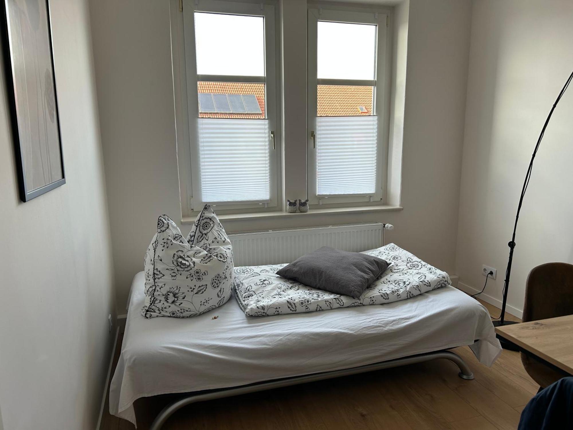 Schoene Neue 4 Zimmer Wohnung Mit Sued-Balkon Bis 8 Personen Naumburg  Eksteriør billede