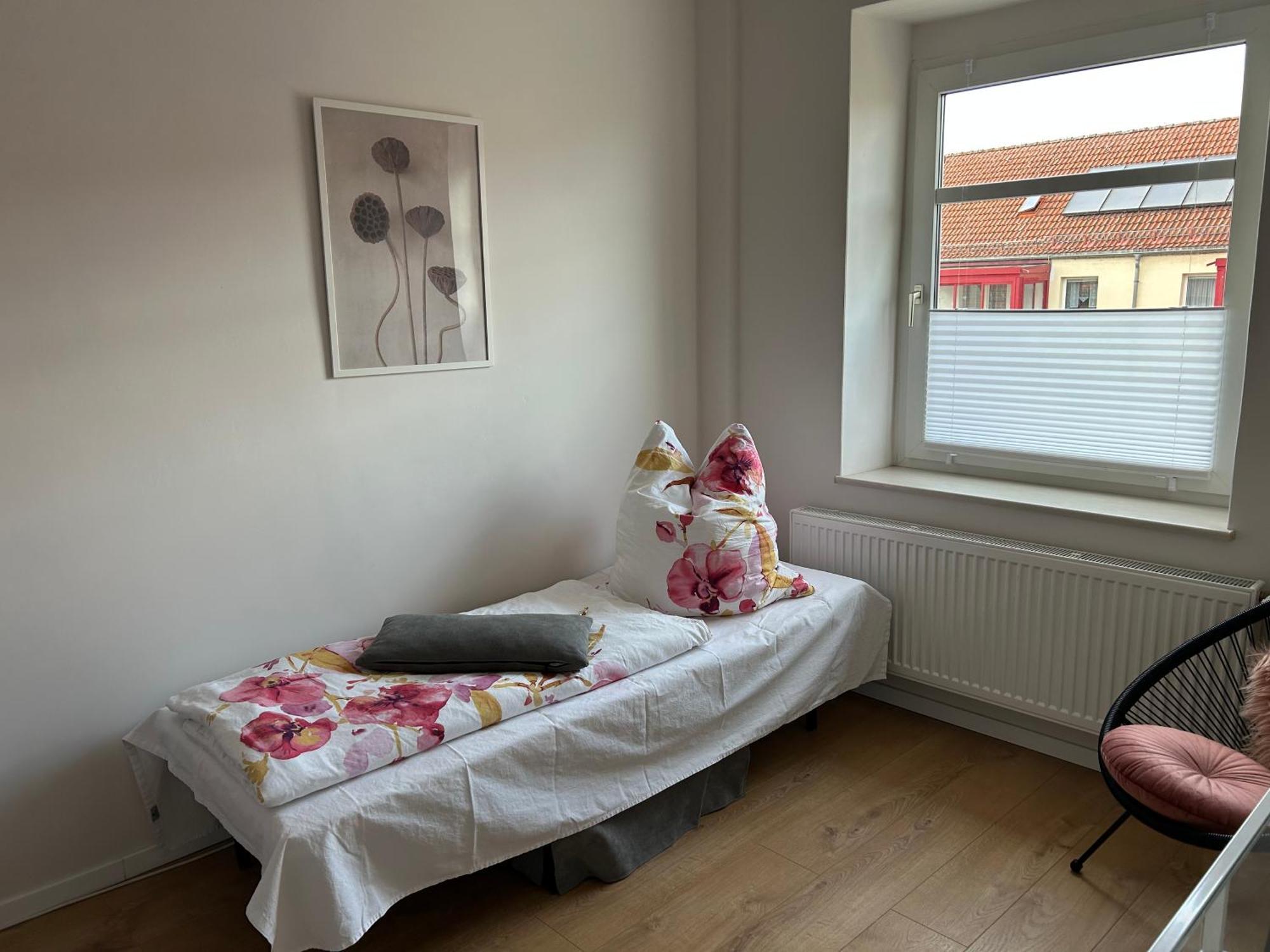 Schoene Neue 4 Zimmer Wohnung Mit Sued-Balkon Bis 8 Personen Naumburg  Eksteriør billede